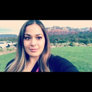 Meet your Posher, Evette